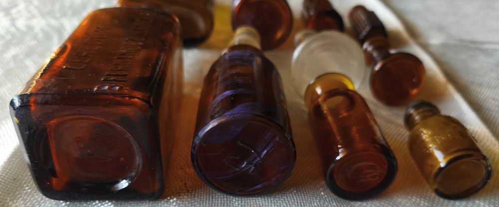 Lote de frascos de farmácia antigos