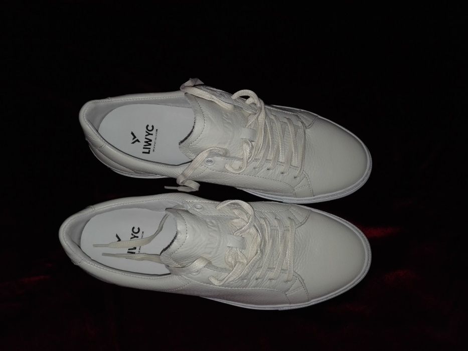 Продам новые из натуральной кожи оригинальные кроссовки LIWYC.