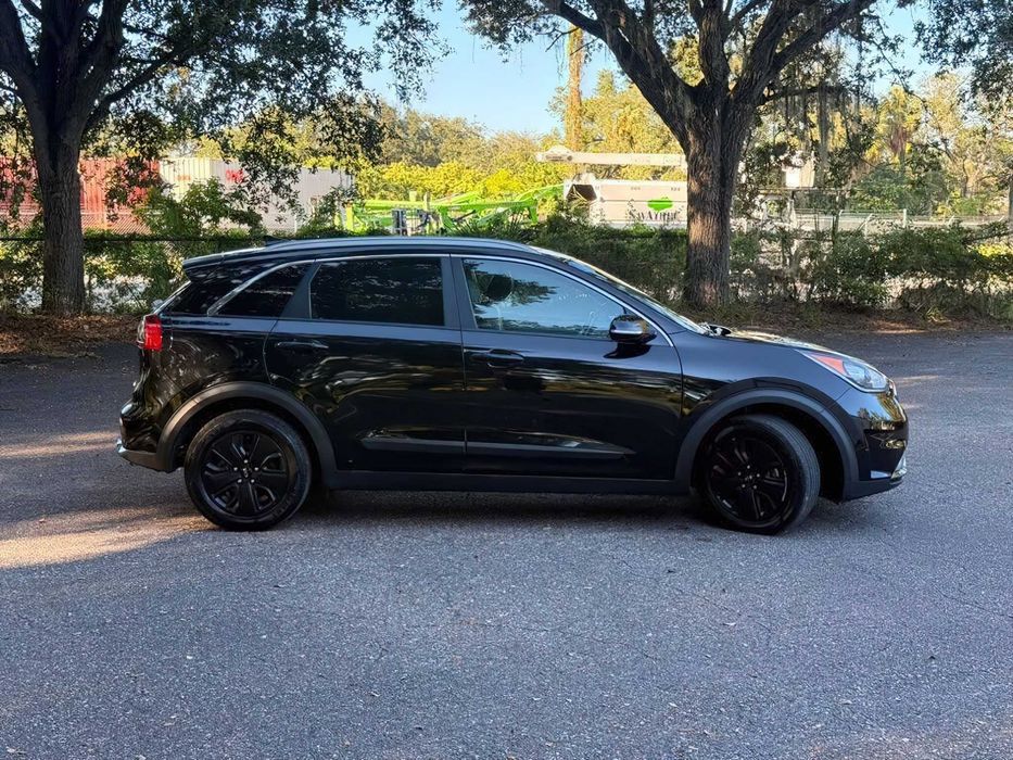 Kia Niro Hybrid      2018
