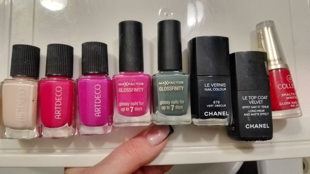 Брэндовый лак для ногтей