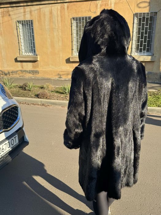 Черная норковая шуба - низ клеш, рукав реглан.