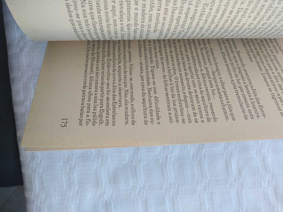 Livro Coleção Dragonlance Volume 2.