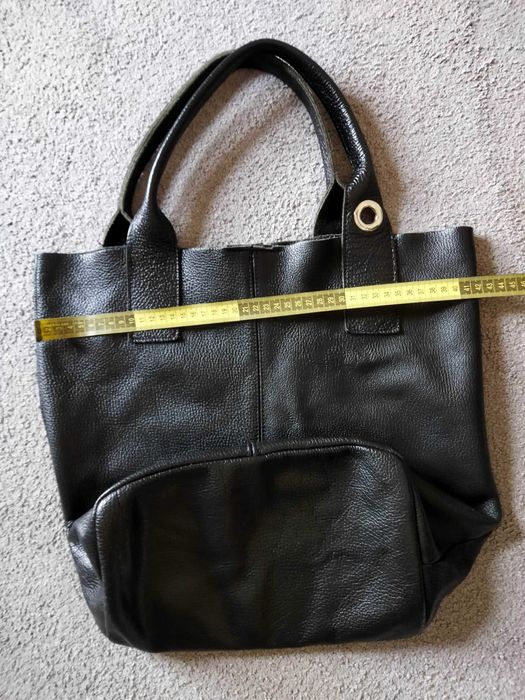 Bolsa preta em pele genuina