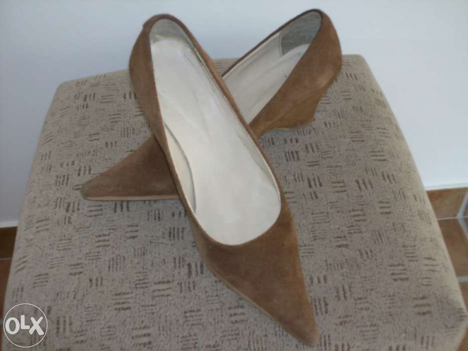 Sapatos cunha camurça castanho - 36
