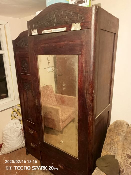 Раритетный шкаф из дуба