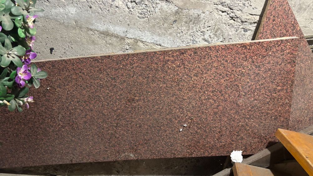 Продаю стільниці б/у, матеріал ламінована / штучна поверхня).