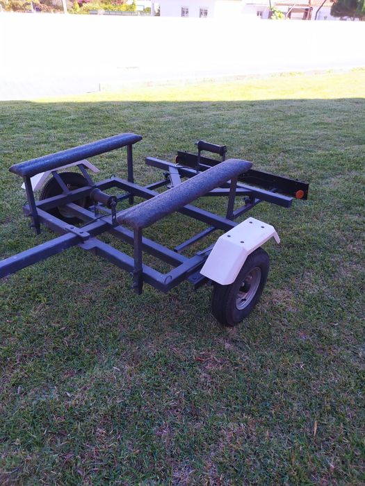 Atrelado para barco pequeno, em óptimo estado