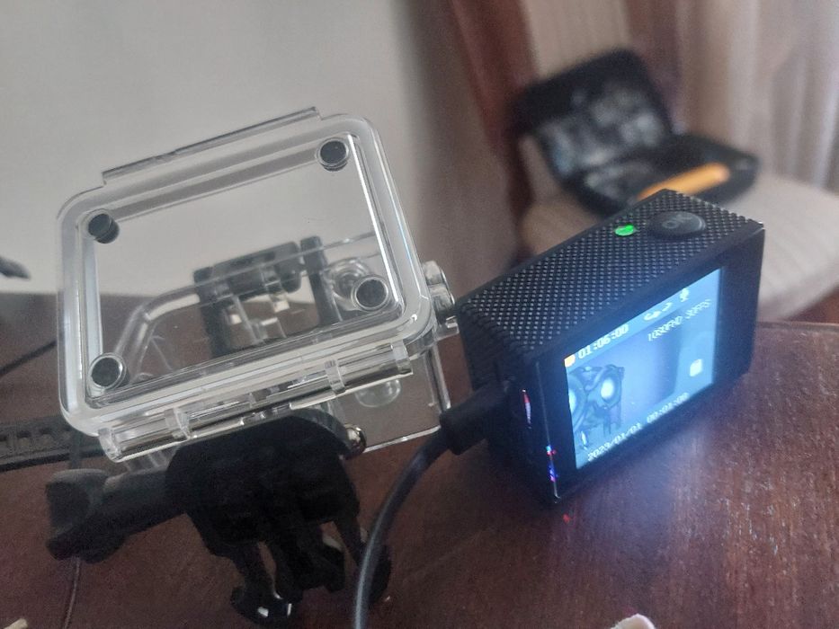 Maquina filma e tira fotografias