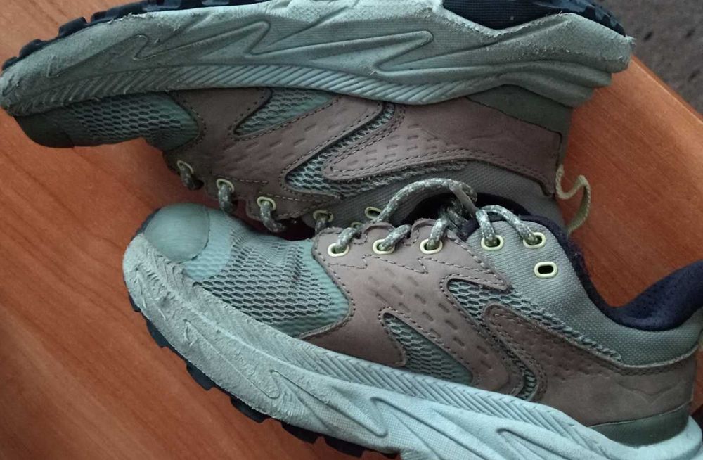 Продам взуття HOKA