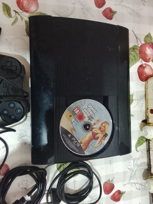 Vendo PlayStation 3 com os cabos e comando