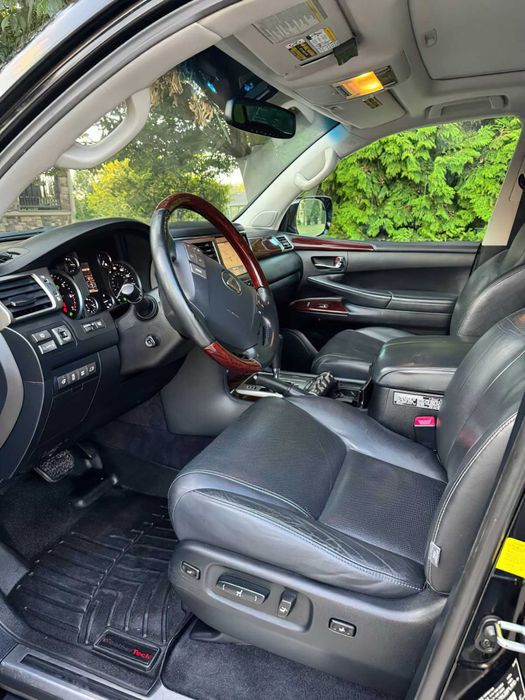 Lexus LX 570      2015