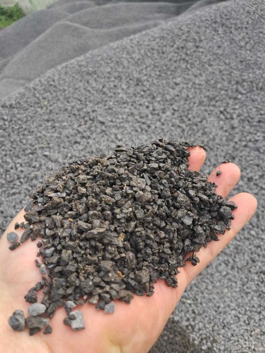 materiały sypkie: Pospółka , ziemia , kamień bazaltowy, split,