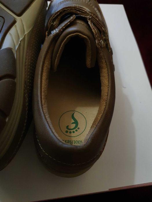 Новые женские кроссовки из натуральной кожи  FOOT FLEXX.