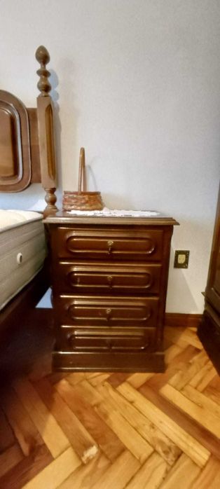 Quarto completo em madeira