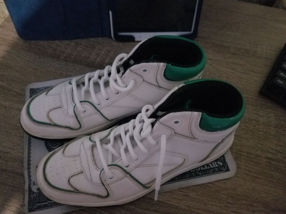 Кросівки білі 36рр ст23.5см