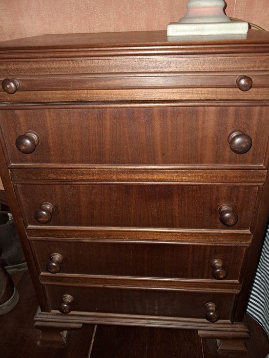 Mesa de cabeceira em mogno maciço