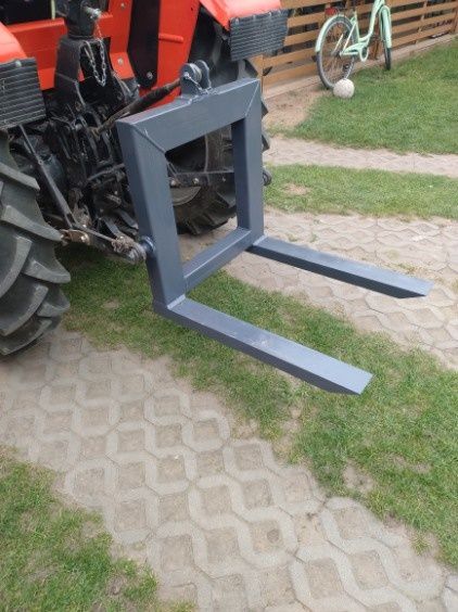 Paleciak na tył ciągnika