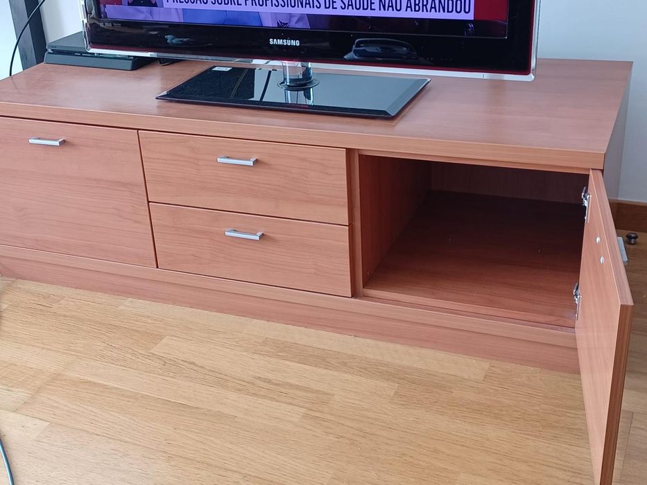 Conjunto de móveis de sala e secretária