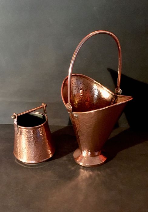 COBRE MARTELADO - 2 peças - 70 anos - 31x17,5x15 cm/s e 14x11 cm/s