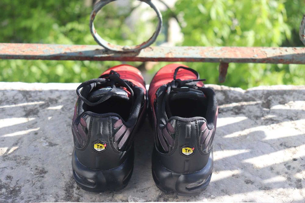 Nike Air Max Tn Plus Pretos e Vermelhos, 42 Homem