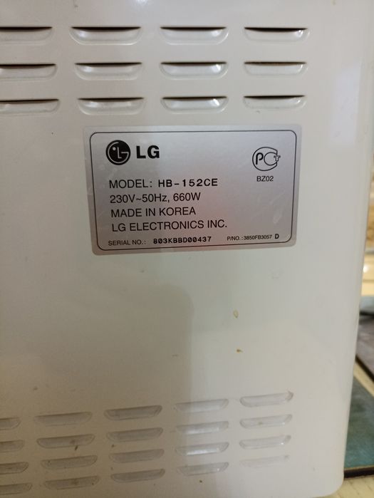 Хлiбопiчка LG HB-152CE