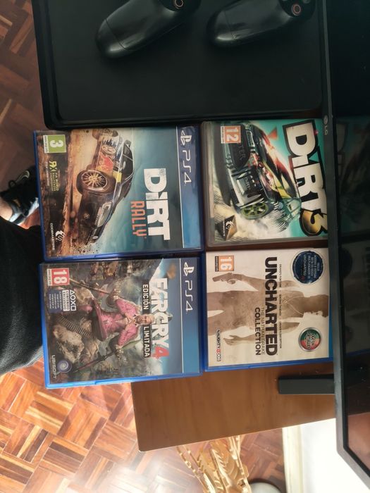 Vendo PS4 em bom estado