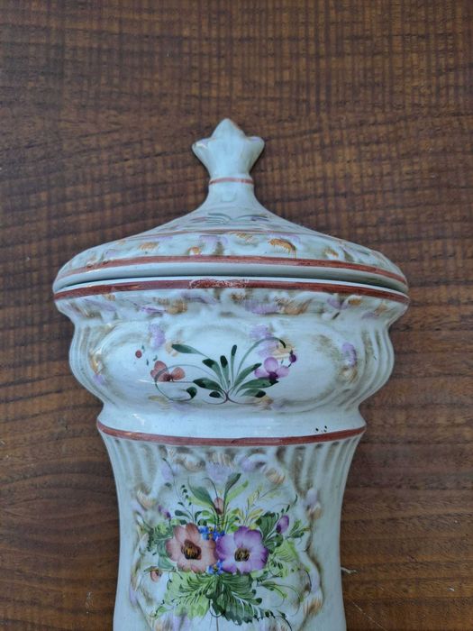 Fonte decorativa de louça