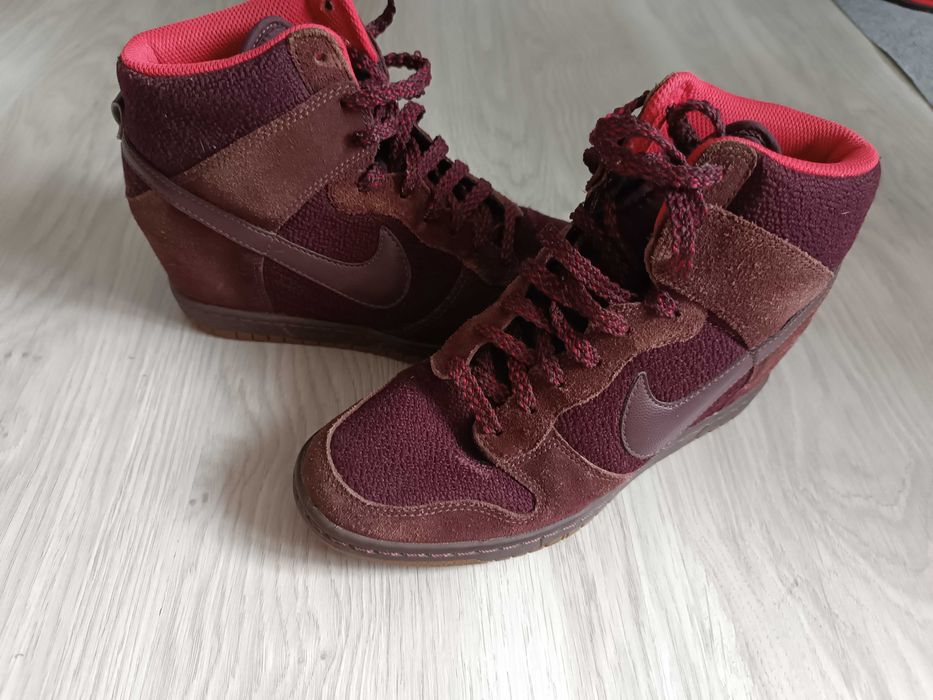 Buty Nike sneakersy z tyłu na koturnie