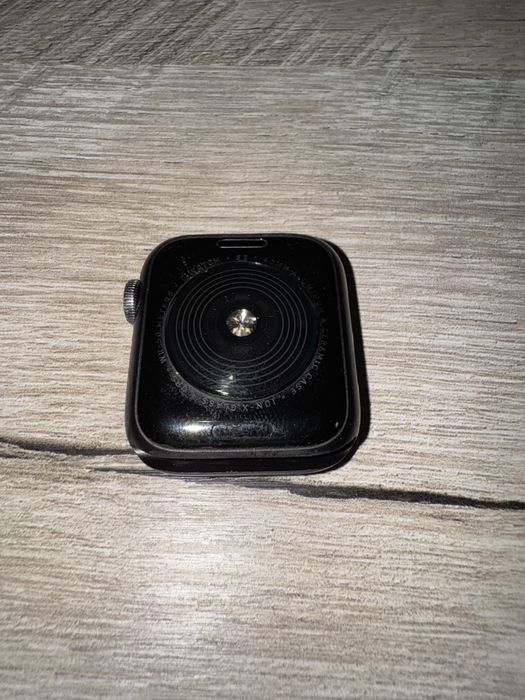 Продам apple watch se