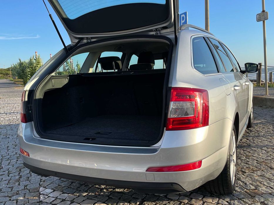 Škoda Octavia Break 1.6 TDI 105cv · 02/2014 · 230.000 km