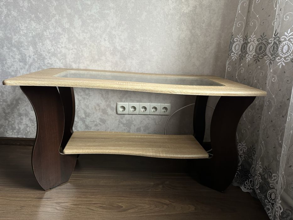 Стіл під телевізор