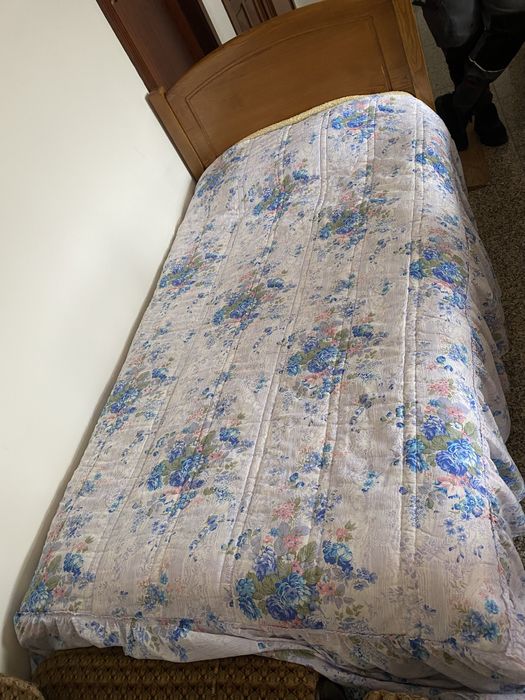 Cama 90cm*190cm + colchões
