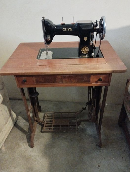 Máquina de costura oliva