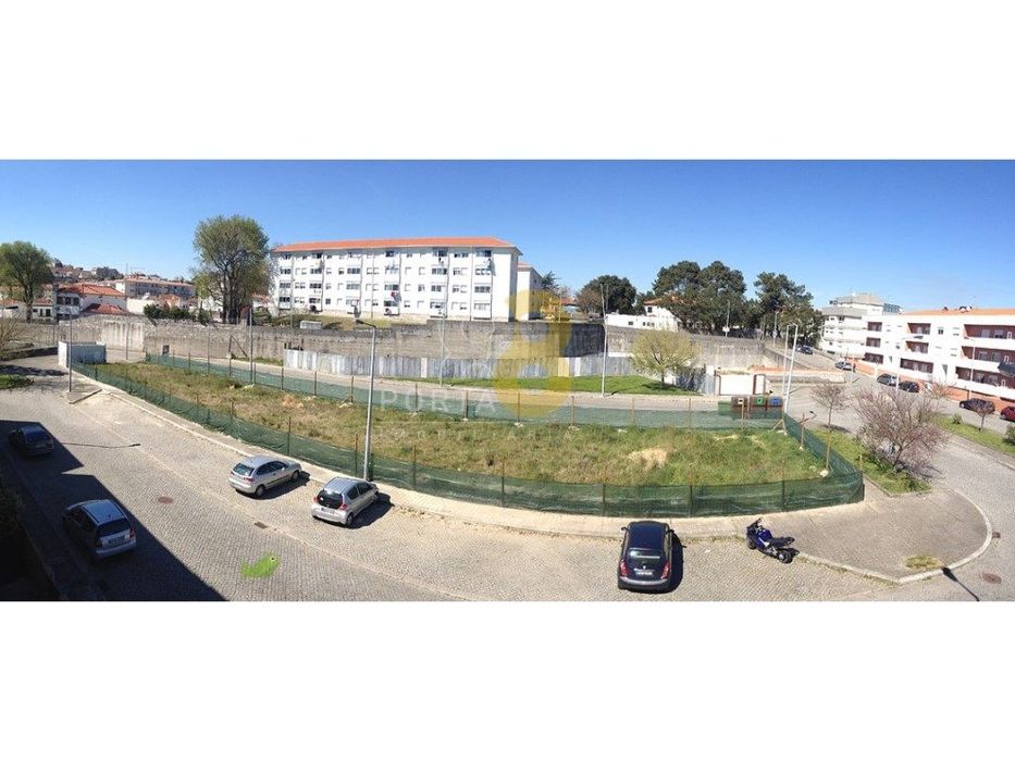 Terreno em Campanhã, com 4 frentes - 24 frações T2/T3