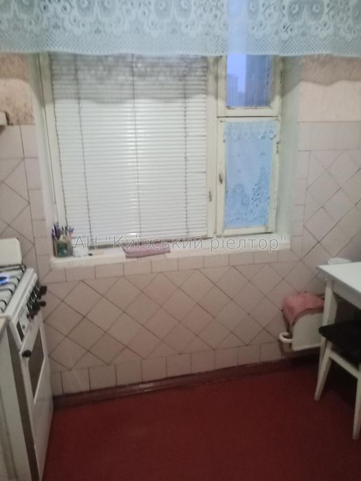 Оренда кімнати в 3 к. квартирі біля м. Вирлиця!