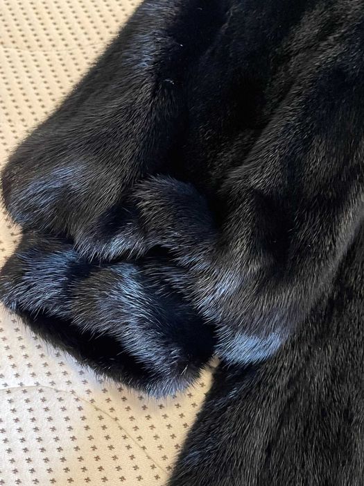 Casaco XL em Pele de Vison Preta – Luxo Atemporal