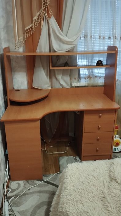 Письмовий куток під компютер