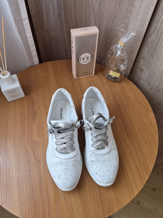 Buty sportowe damskie