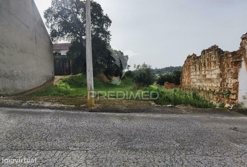 Urban Plot in Espinheiro / Alcanena