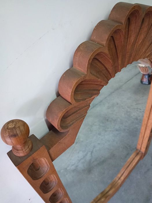 Belíssimo espelho em talha de madeira artesanal, medidas 90/50cm
Perfe