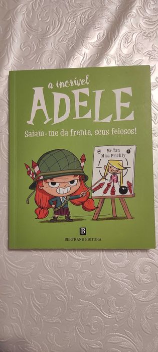 Livro infantil Adele "Saiam me da frente"