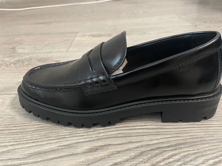 Продам лофери Massimo Dutti