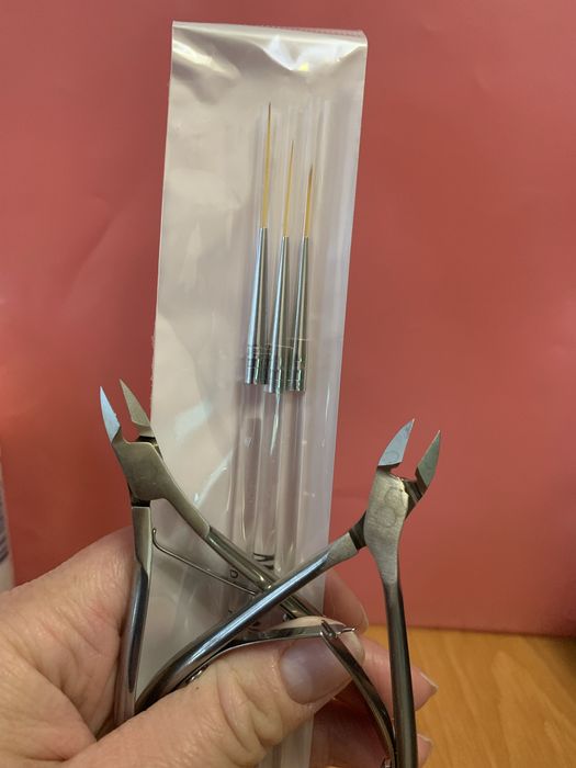 Набір для манікюра, лампа, гель-лаки, пензлики, база, кусачки