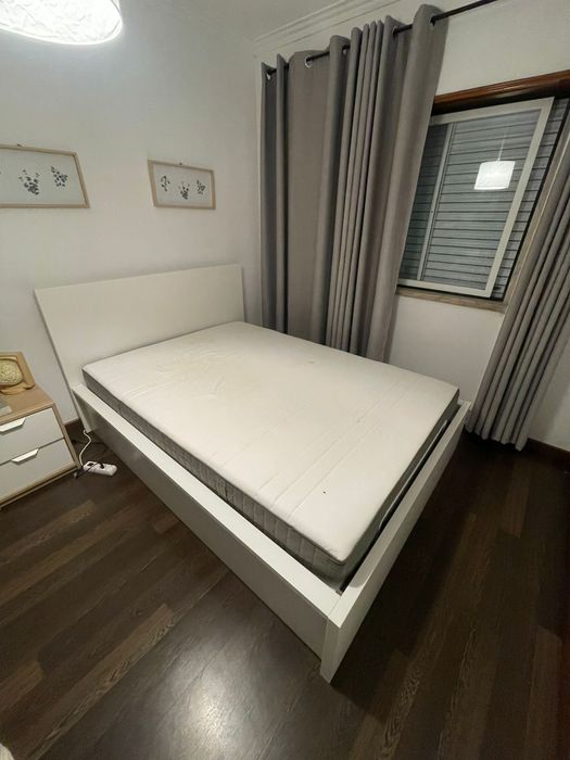 Cama de casal com colchão