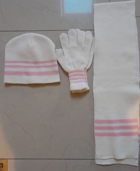 Komplet zimowy: czapka, szalik i rękawiczki