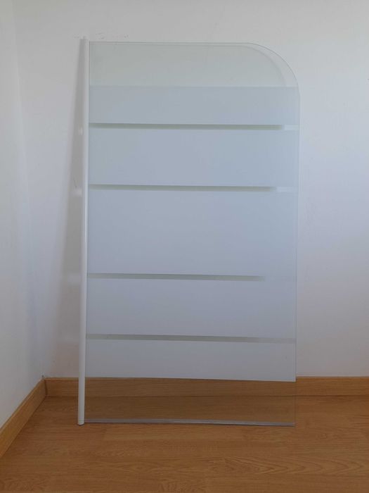 Porta de Banheira/Duche em Vidro Fosco – Vidro impecável (25 €)