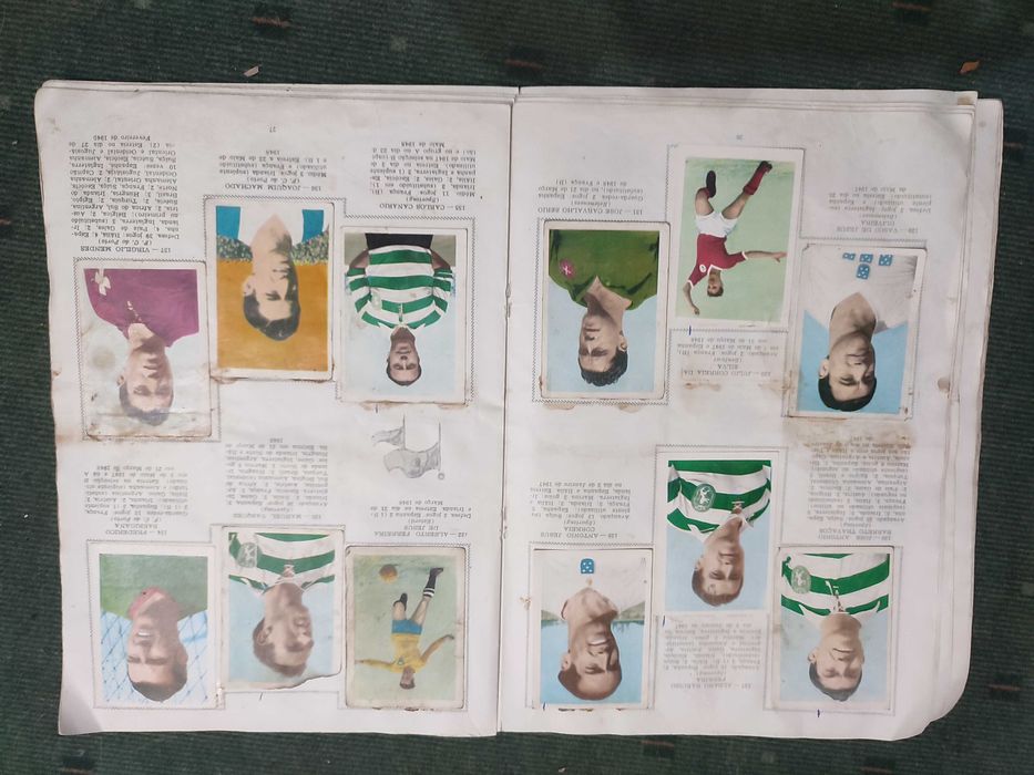 Caderneta de Cromos antiga Internacionais da Bola - Completa