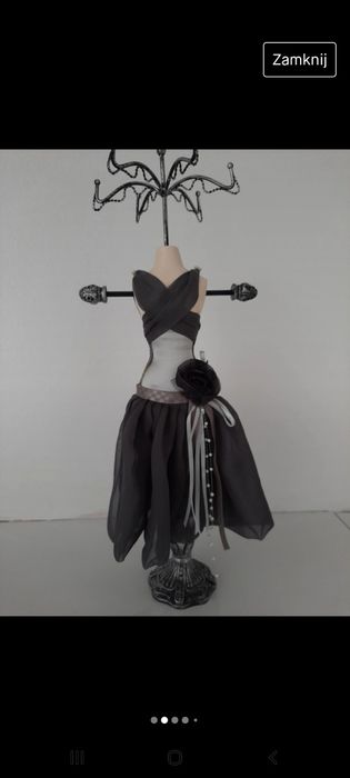 Stojak na biżuterię szary