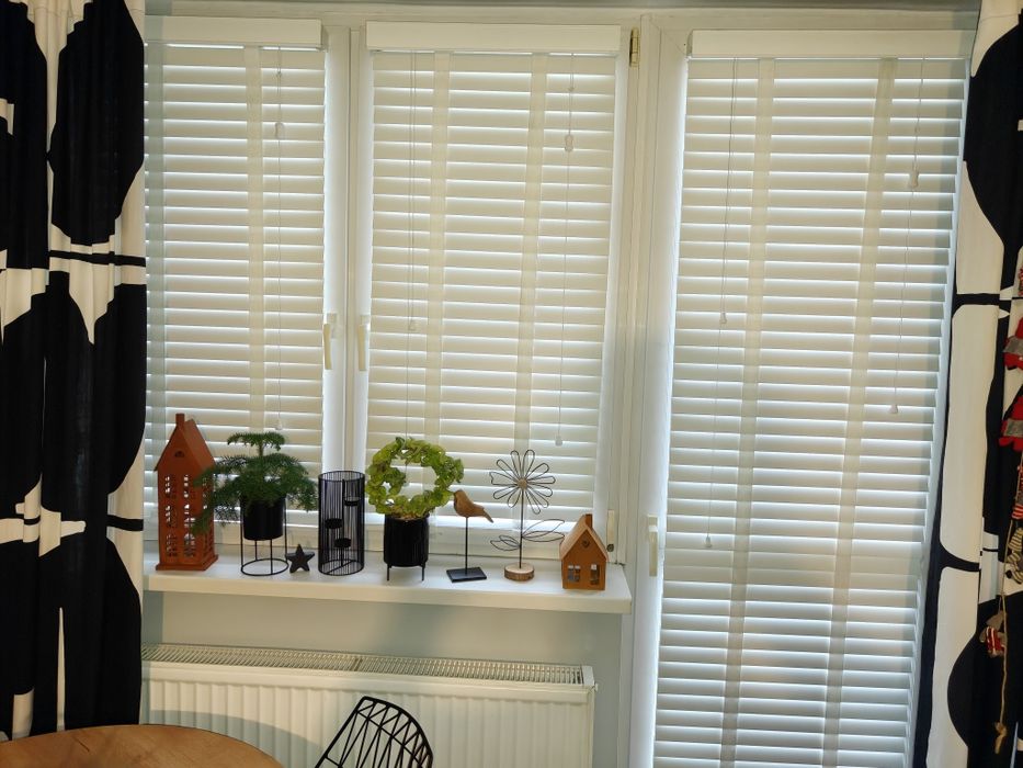 Żaluzje drewniane białe w bardzo dobrym stanie