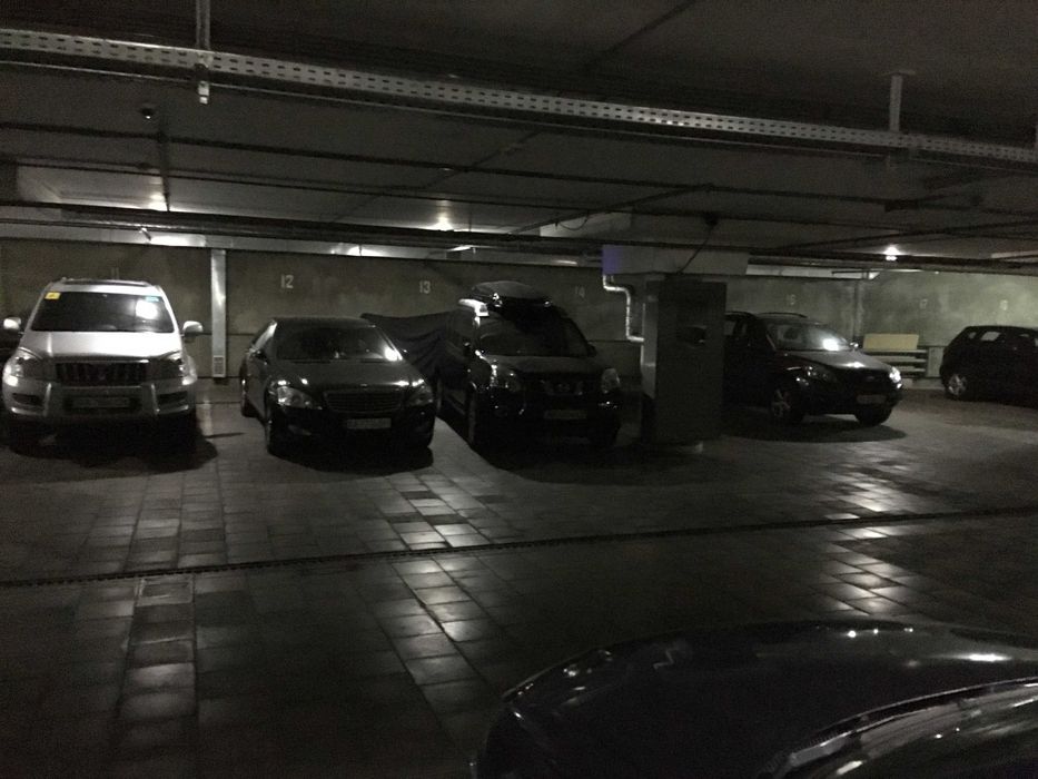 Продаж паркомісця Раїси Окіпної 4а